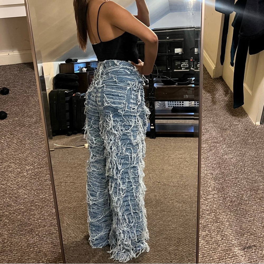 Akira distressed jeans